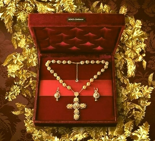 Dolce & Gabanna Jewelrywww.DiscoverLavish.com
